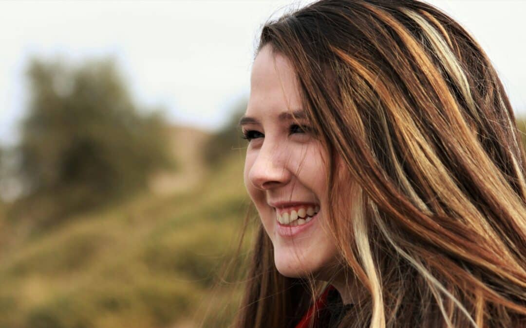 Face-Framing Hair Highlights in Los Angeles’ Natural Light